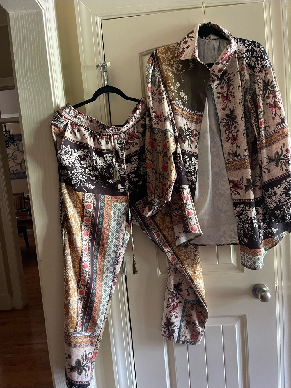 Two-Piece Floral Patchwork Shirt and Pants Set in Black, Cream, Gold